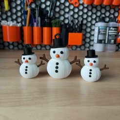 GESTRICKTE SCHNEEMANNFIGUR UND ORNAMENT - MEHRTEILIG