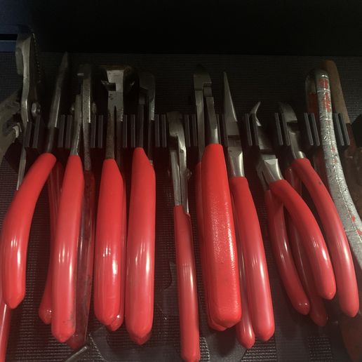 IMG_3647.jpeg Plier holder Design