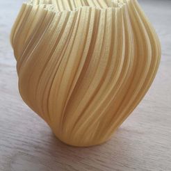 Yet More Twisting Kochflake Vases