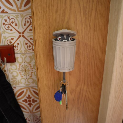 IMG_0534.jpg raccoon wall key holder