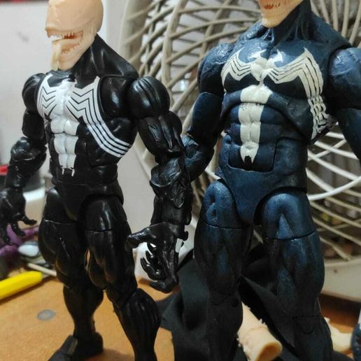 WhatsApp-Image-2023-07-12-at-2.44.24-PM.jpeg MCFARLANE'S VENOM HEAD - für McFarlane's Custom und Marvel Legends