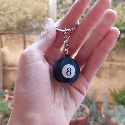 20251110_145226.jpg PORTE-CLÉS 8 BOULES DE BILLARD