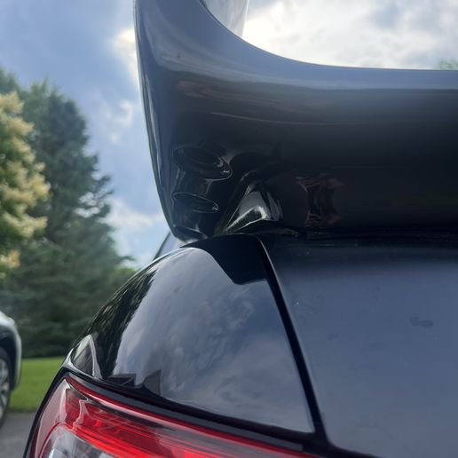 STI_Spoiler_Closed_Holes.jpg Tampão do orifício do parafuso do spoiler do Subaru WRX STI
