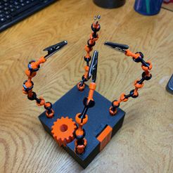 IMG_0420.jpg STL-Datei Electronics Third Hand Soldering Stand・3D-druckbare Vorlage zum herunterladen