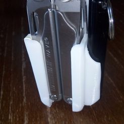 IMG_20180526_103111.jpg Leatherman Wave and Maglite Solitaire holster