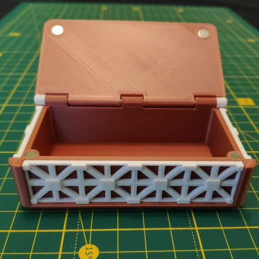 IMG_20210109_141243.jpg Шкатулка с узором в виде римской решетки