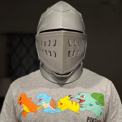 received_1012911139421636.jpeg El casco de caballero de élite de UnsungHero está dividido