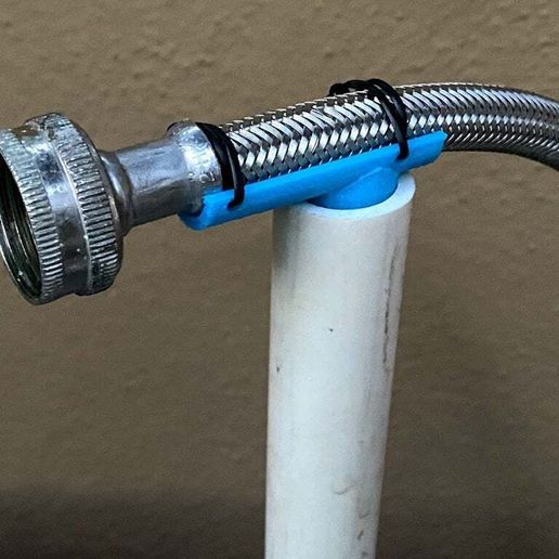 IMG_7306.jpg Pvc-Rohreinsatz zur Befestigung eines Schlauchs