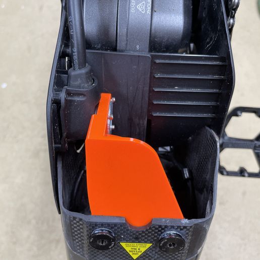 IMG_3579.jpeg Canyon Spectral ON Torque ON battery cover holder