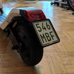 IMG_20190718_192344.jpg 3D-Datei E-Scooter Versicherungsaufkleberhalterung (Insurance Sticker Holder) kostenlos・Vorlage für den 3D-Druck zum herunterladen