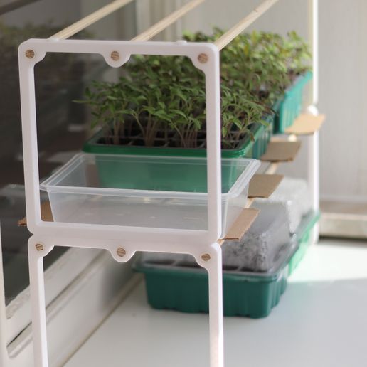 planter_shelf_side_brackets_1.jpg Mini plug-in shelving for logs, dowels or poles