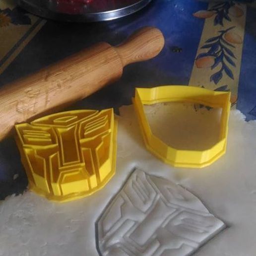 Autobots1.jpg Download free STL file Bumblebee and autobots cookie cutter • Object to 3D print, AmineZed