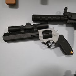 Taurus Raging Hunter Revolver ( Prop-Gun ) Escala 1/1