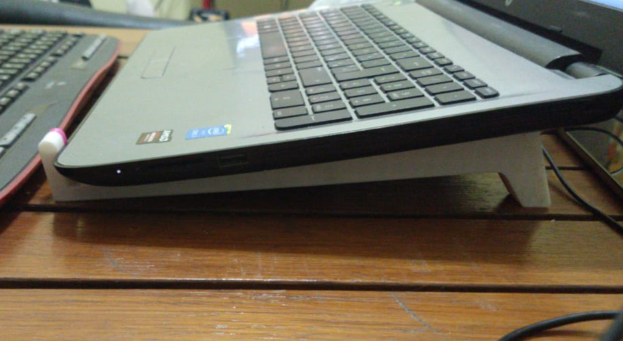 Foto_2.png Бесплатный STL файл Notebook Stand- Soporte para notebook o laptop・Дизайн 3D-принтера для скачивания, martinmarolt17