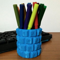 Capture d’écran 2018-07-18 à 14.55.33.png Free STL file Customizable Keyboard Penholder/Box・3D print model to download