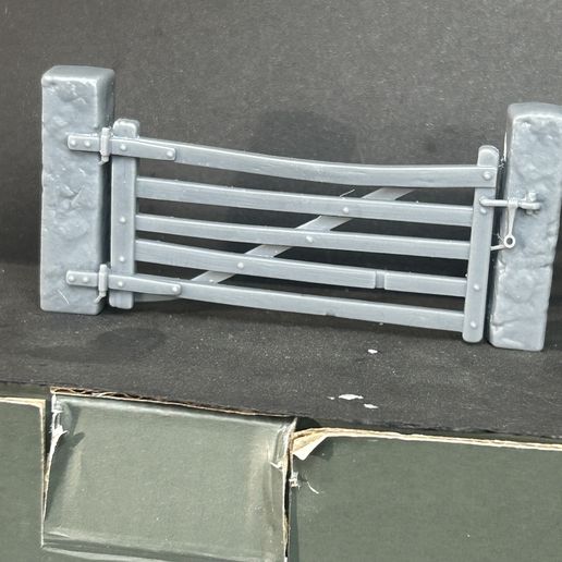 WW2 Normandy Bocage Gate – 135 Scale Diorama Accessory