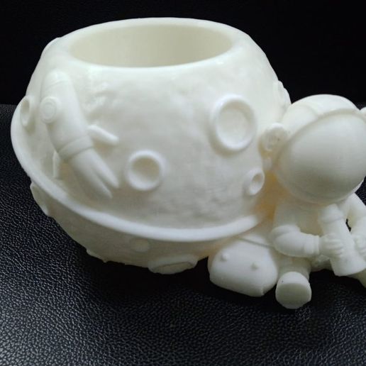 Astronaut Pen Stand - Galactic Explorer