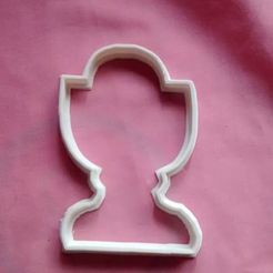 48404369_762992650750163_8786509489881743360_n.jpg Chaliz cup the communion cookie cutter