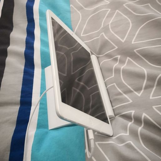 image.png Устойчивая опора для использования смартфона/планшета на одеяле