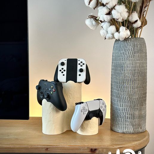 photo-output-21.jpeg Der moderne Dreifach-Controller-Ständer