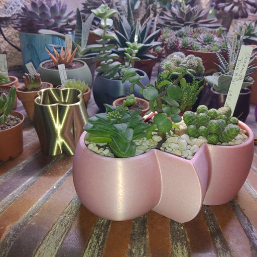 Abstract flower pot 3D model