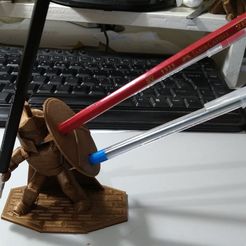 pen-holder-w-base.jpg STL-Datei Spartan Stifthalter・3D-Drucker-Vorlage zum herunterladen