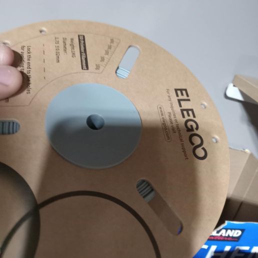 54ffcc94-8042-4c8d-8aa4-cf06a3ec23f3.jpg Elegoo / Creality Spool Centering helper (Para una operación de hilado de espigas más suave)