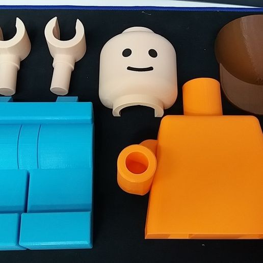 Lego man with cap (toilet paper holder) remixed - 3D model önizlemesi