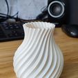 % ' Archivo STL gratis Jarrón botella en espiral・Plan de la impresora 3D para descargar