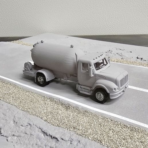 thumbnail image 2 of Showcase Miniatures HO Scale Propane Tank Truck Kit – Unassembled 1:87 White Metal 2 of 4