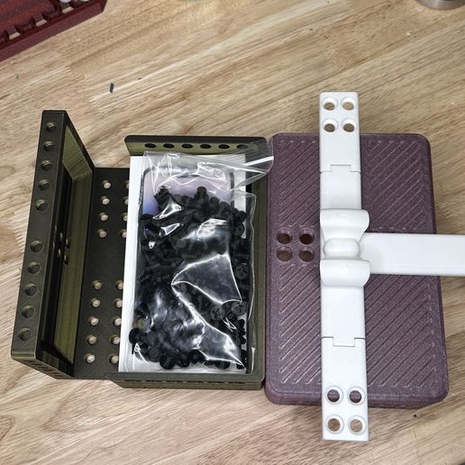 Super Annoying iPhone Gift Box - Articulated, Print in Place 89 bolts, of, fun