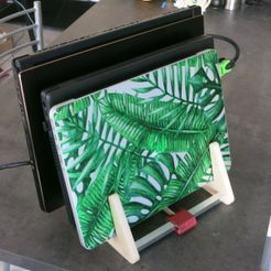 IMG_7086.jpg STL file Triple Rack for Notebooks with integrated HDMI switch・3D printer model to download