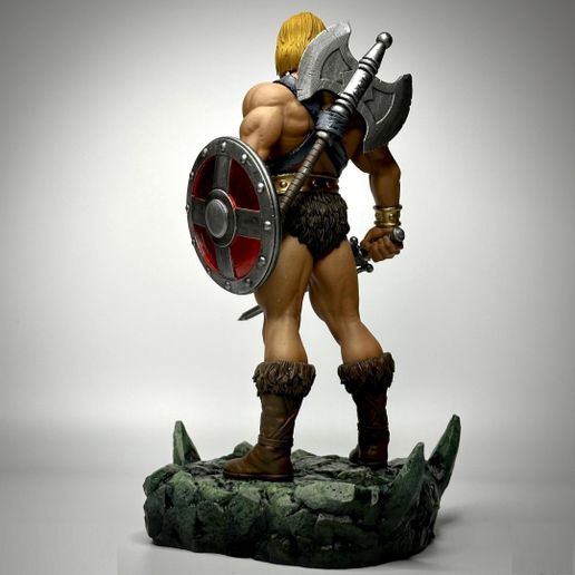 printed-and-painted-he-man-statue-v0-m6iwrkjaqzvb1.jpg L'homme maître de l'univers