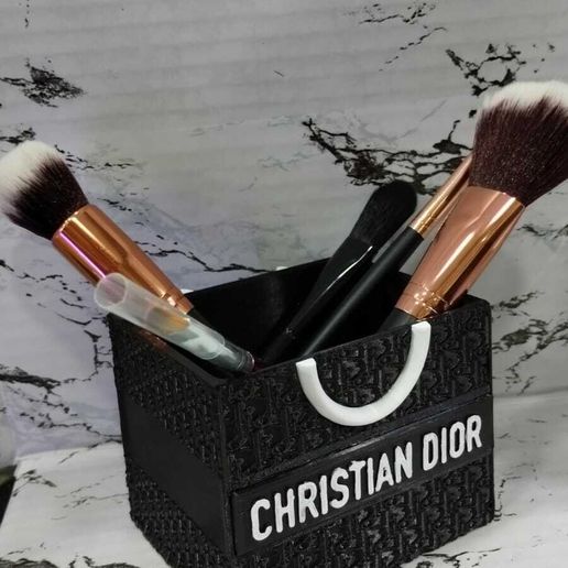 ✏️ cosmetic bag, pencil, briefcase chanel, dior, louis vuitton