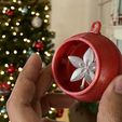 snap-ornament-hold.jpg Snap Fit Ornament with Spinner Inserts