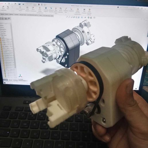 WhatsApp-Image-2023-08-13-at-11.29.48-PM.jpeg LASER ENGRAVER ROTARY CHUCK