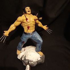 Wolverine statue, alskustompaint