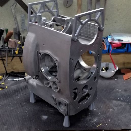 BMW_Motortisch.jpg BMW R2V Engine Table