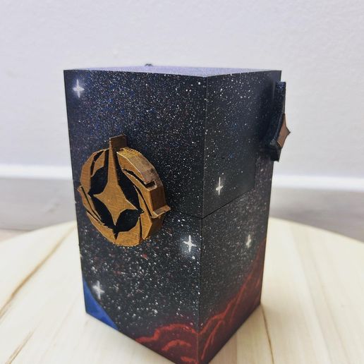 lorcana card storage box Disney including 1 foil card of random rarity Lorcana Deck Storage Box -