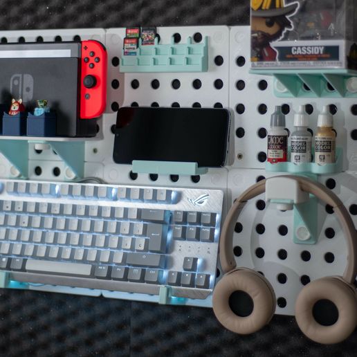 pomeraniart-1787.jpg Modular Pegboard (with accessories)