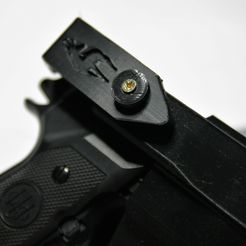 IMG_0136-2.jpg Fichier STL Holster M92FS avec capuchon・Modèle à télécharger et à imprimer en 3D