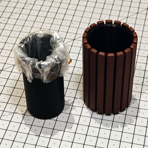 08.jpg 1/10 Scale Outdoor Litter Bin