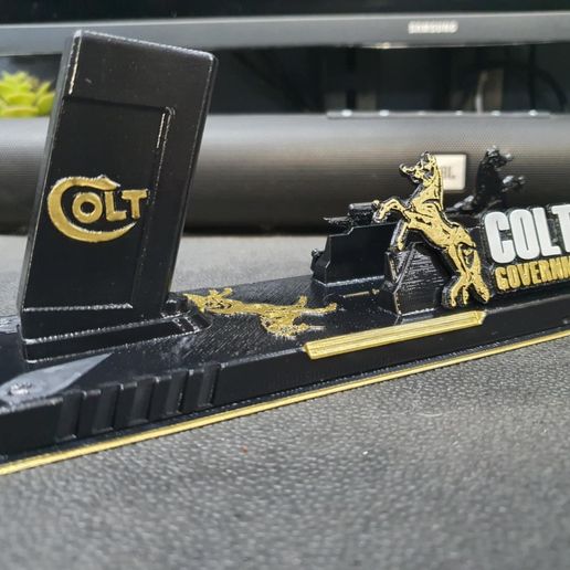 6121e1ae-aa38-41ce-8bb4-bc44accea62b.jpg Colt Government 1911 Stand V4