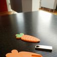 2.jpg STL file Bunny Cell phone holder + carrot usb holder・3D printable model to download, Crunchs