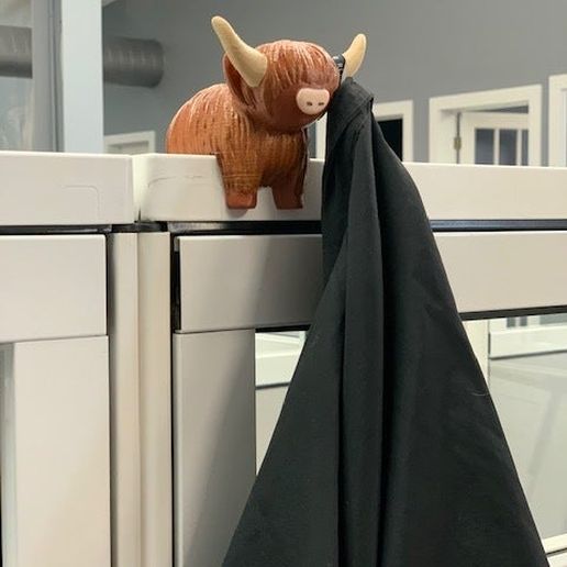 Free STL file Coo Coat Hanger for Cubicle, Highland Coo・3D printer