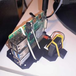 WhatsApp-Image-2023-06-30-at-15.02.14.jpeg Archivo STL gratis Soporte para Raspberry 4 con ventilador・Modelo para descargar y imprimir en 3D