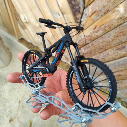 WhatsApp-Image-2025-07-01-at-22.17.09-1.jpeg NOX 5.9 电动自行车/全铰接式