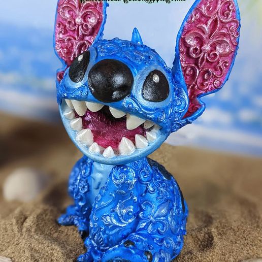fdc0c98a-1003-4a09-8ba6-629bc6be6b1d.jpg Disney Ornamental #6 - Stitch (Lilo & Stitch)