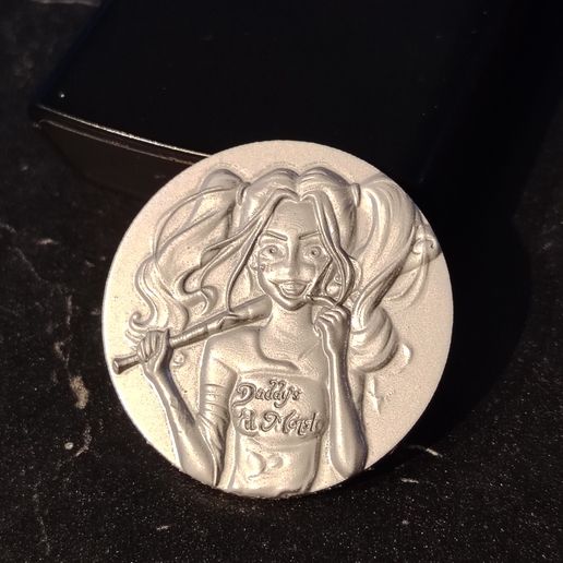 IMG_20251214_165747.jpg Double-sided piece, a joker and a harley quinn