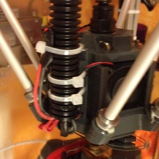 photo.jpg Delta effector with magnetic joints and fans